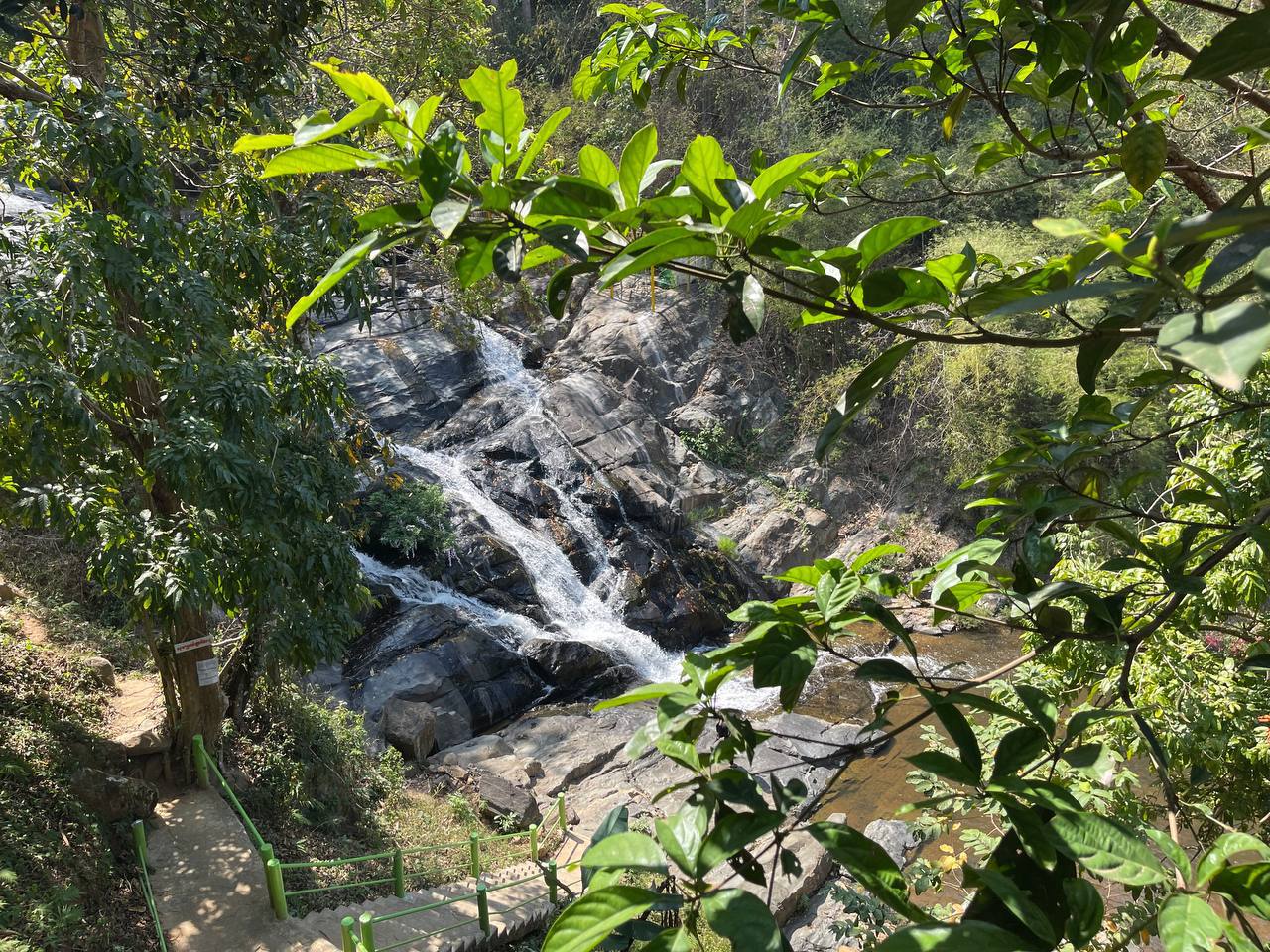 ទឹកធ្លាក់ភ្នំខៀវ ( Phnom Kheav Waterfall )