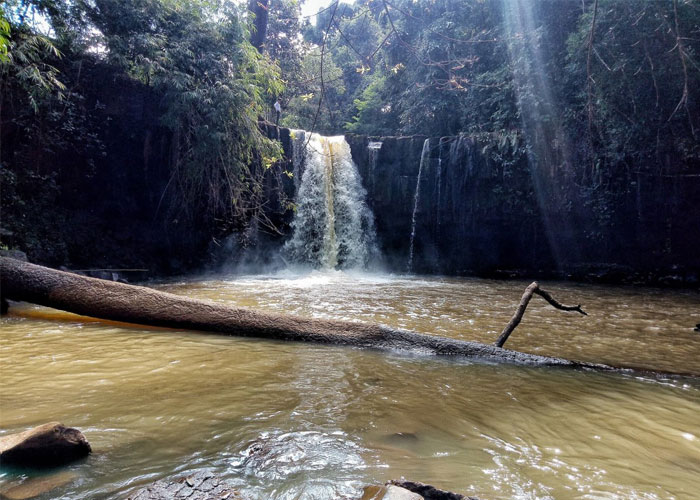 ទឹក​ជ្រោះ​សែន​មនោរម្យឬទឹកជ្រោះដំណាក់ស្ដេច (Dom Nak Sdach Waterfall)