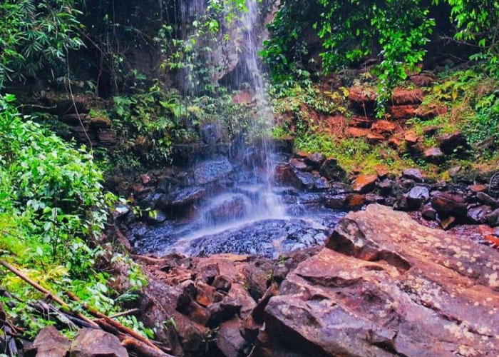 ទឹកធ្លាក់ ដាក់ដាំ (Dak dam Waterfall )