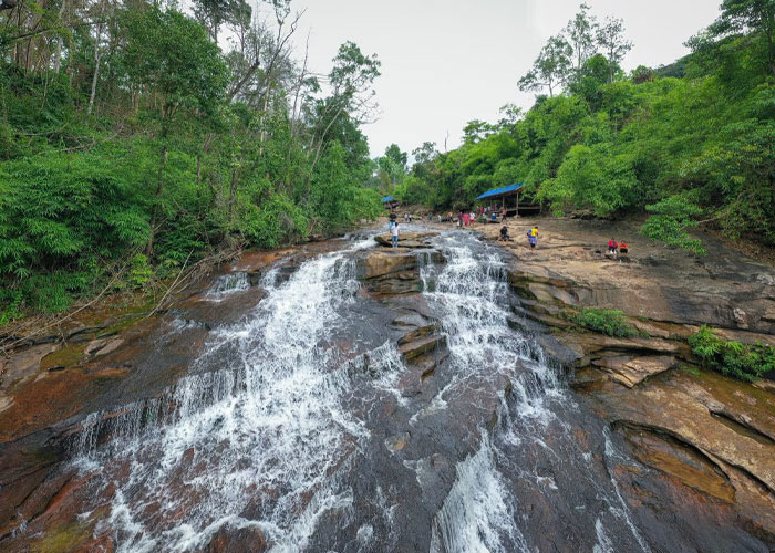 ទឹកធ្លាក់ថ្មដាតូច (Waterfall Tmorda Toch)