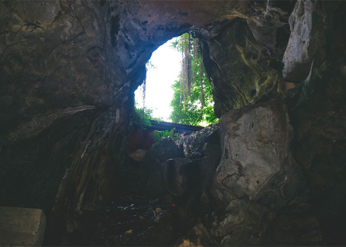 ល្អាងភ្នំក្រពើ ( Crocodile Cave)