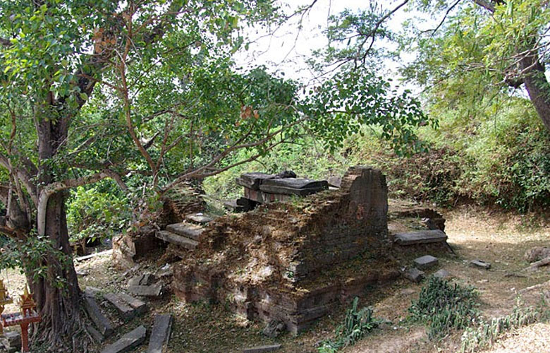 ប្រាសាទអកយំ (Ak Yum temple)