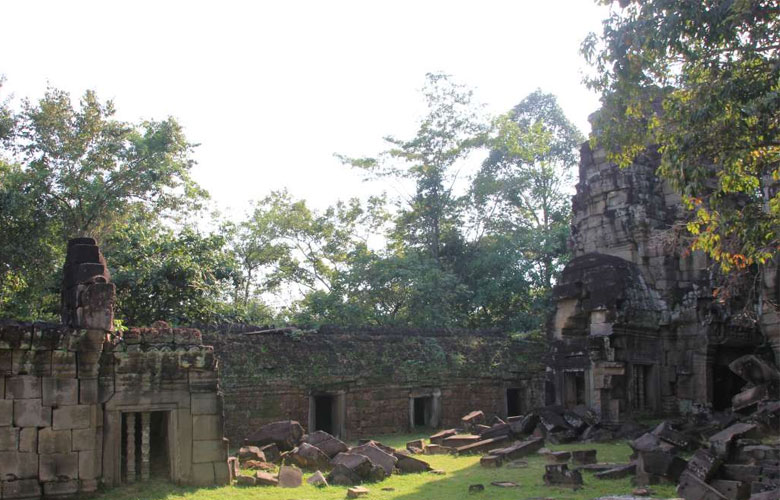 ប្រាសាទបន្ទាយធំ (Banteay Thom )