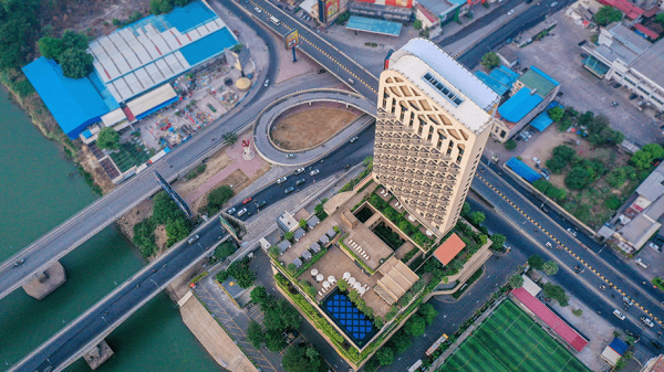 SUN & MOON, Riverside Hotel