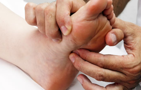 Reflexology and Foot Hot Compress-Kampot- Maharaja Massage & Spa