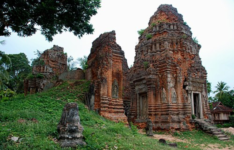 រលួស ( Roluos )