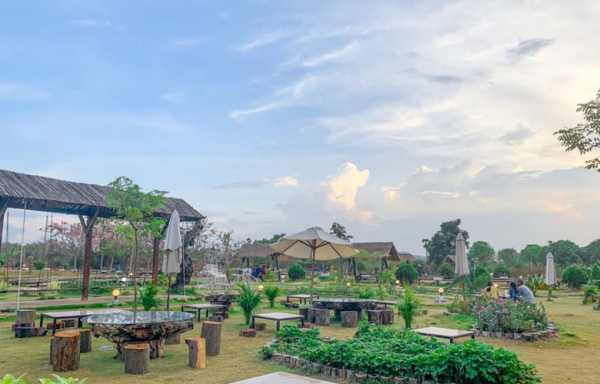 រមណីយដ្ឋាន​សួន​ស្នេហ៍​ជនបទ