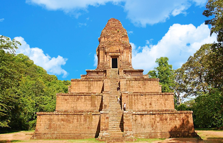 ប្រាសាទបក្សីចាំក្រុង (Baksey Chamkrong Temple)