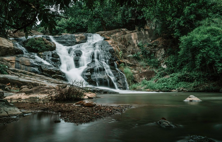 រមណីយដ្ឋាន​ទឹកធ្លាកអូរតាវ៉ៅឬទឹកធ្លាក់ភ្នំខៀវ