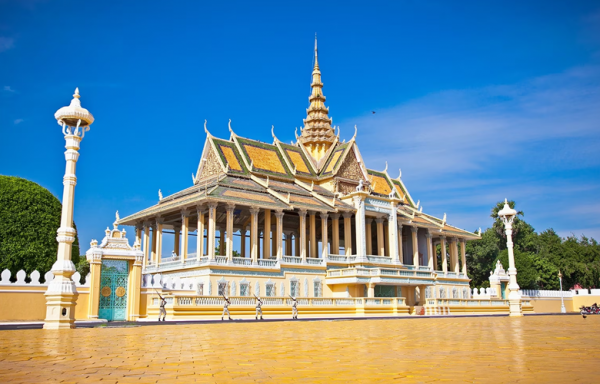 Half-Day Tour Royal Palace, Wat Phnom, National Museum, Central Market - Phnom Penh - Royal Phnom Penh Tour