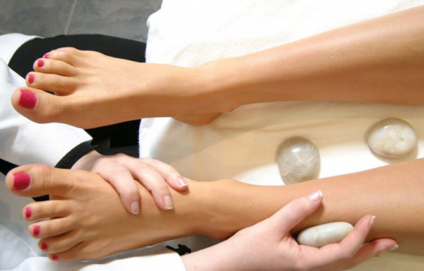 Hot Oil Spa Pedicure - Phnom Penh - Aroha Spa Massage